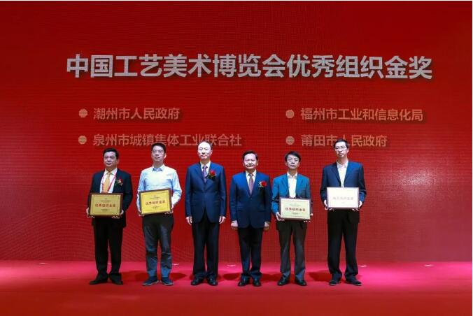 C:\Documents and Settings\Administrator\桌面\首屆中國(guó)工藝美術(shù)博覽會(huì)在南京開(kāi)幕\QQ截圖3.jpg