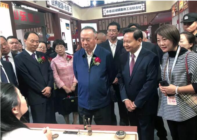 C:\Documents and Settings\Administrator\桌面\首屆中國(guó)工藝美術(shù)博覽會(huì)在南京開(kāi)幕\QQ截圖6.jpg