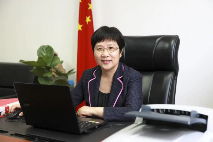 C:\Documents and Settings\Administrator\桌面\何會(huì)長(zhǎng)圖片1.png