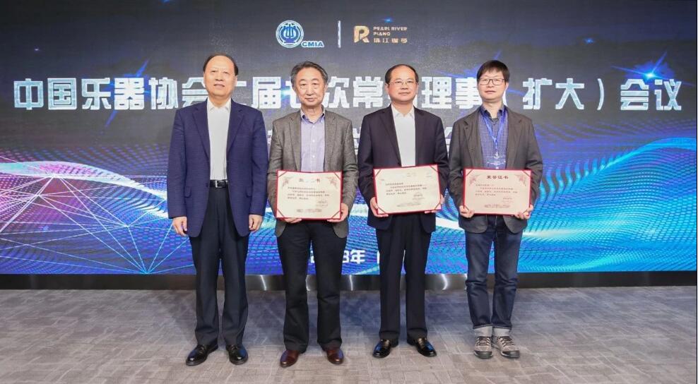 C:\Documents and Settings\Administrator\桌面\王世成理事長與獲獎(jiǎng)?wù)吆嫌?jpg