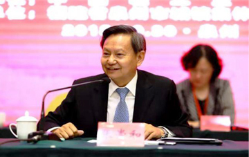 張崇和會(huì)長(zhǎng)在中國工藝美術(shù)大師工作委員會(huì)成