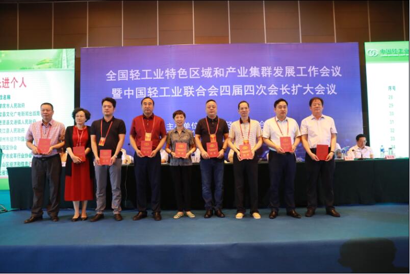 C:\Documents and Settings\Administrator\桌面\QQ截圖先進(jìn)個(gè)人.jpg